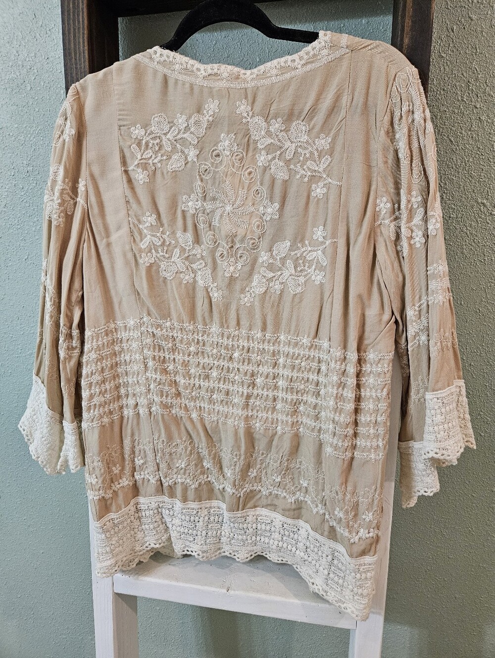 Solitaire Beige Lace-Trimmed Embroidered Open Kimono Size M - Picture 6 of 7